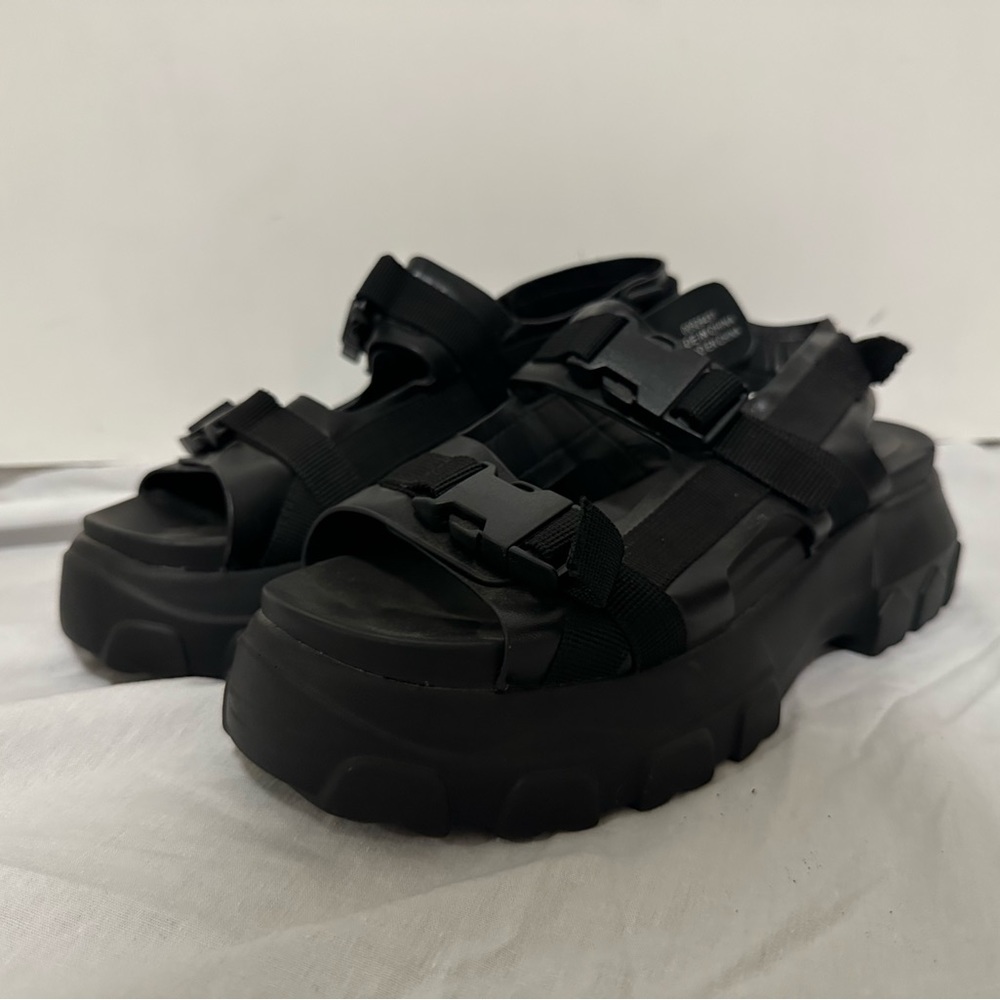 Forever 21 Black Buckled Platform Sandals in 7 1/2